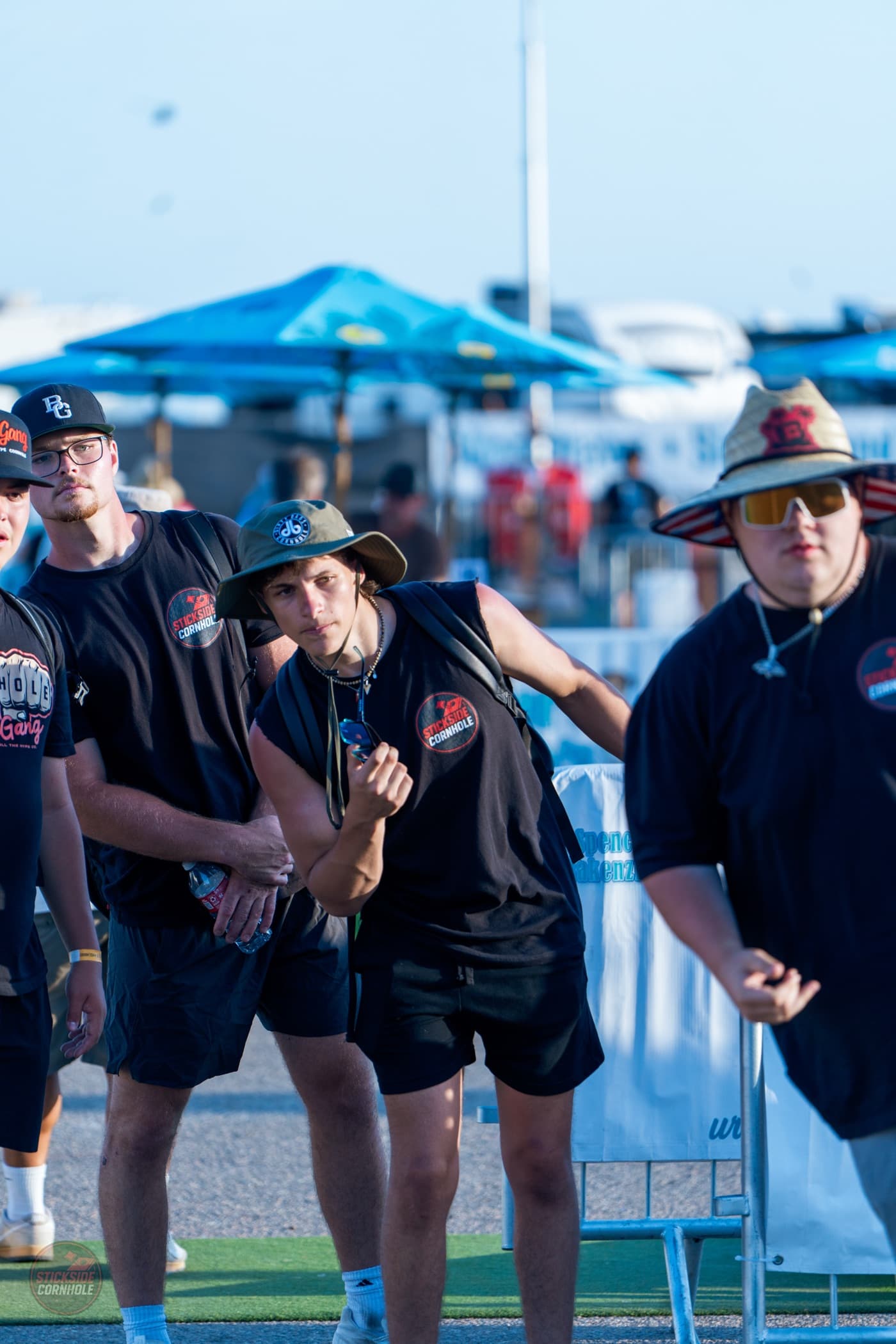 Players locked in, watching the throw