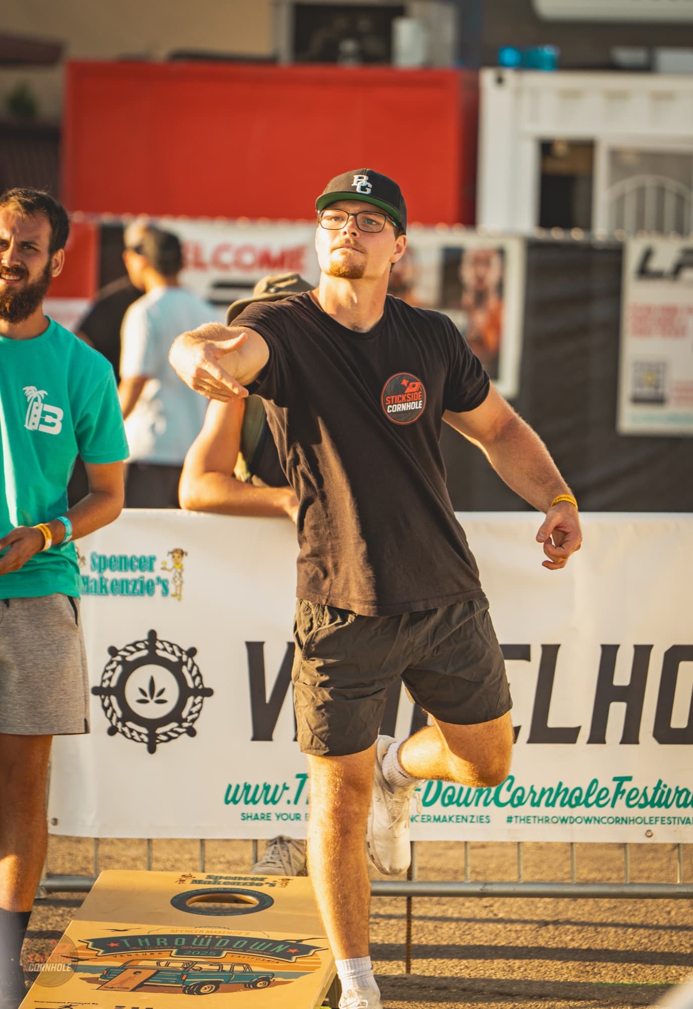 A pro mid-throw at the Throwdown